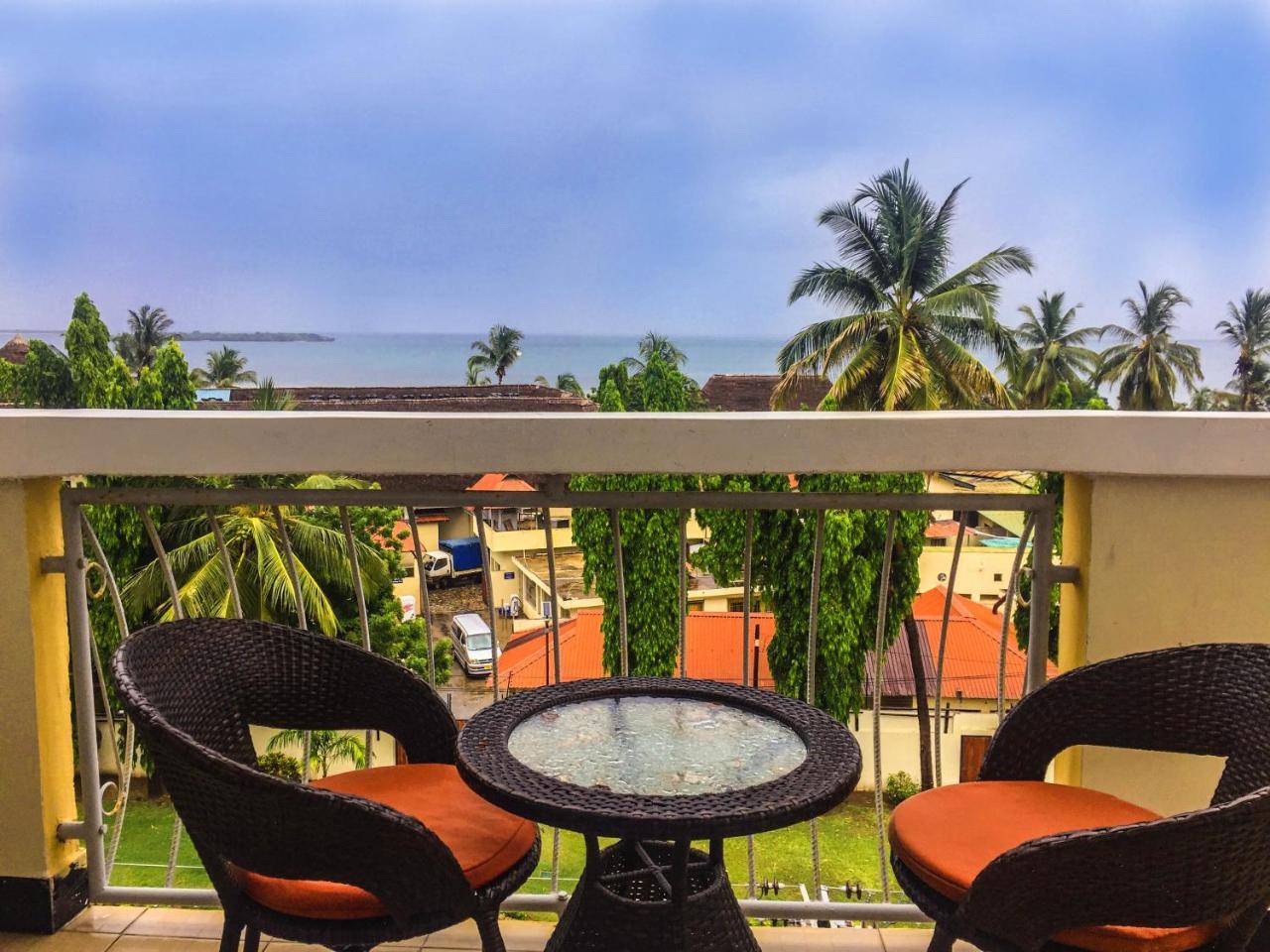 Seascape Hotel Дар-эс-Саламе Экстерьер фото